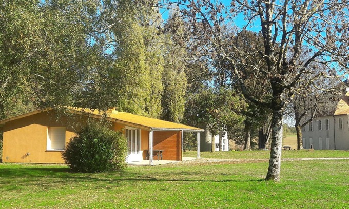 Sauze-Vaussais Cottage | Cosy cottage in Sauzé-Vaussais with shared pool