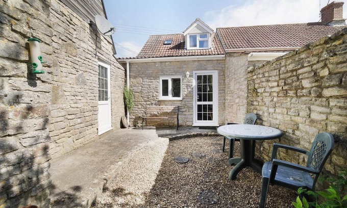 Kingsdon House | Cosy Cottage in Idyllic Village, Private Parking