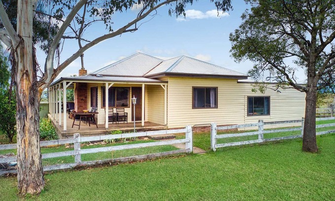 Bogee Cottage | Cosy Cottage in the Capertee Valley on 100 acresn