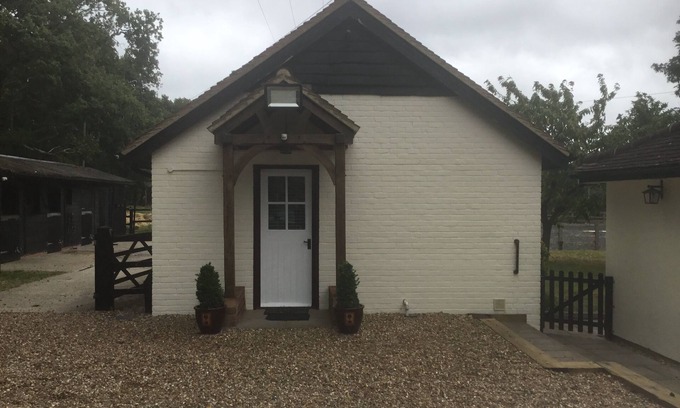 Sandhurst Cottage | Cosy Cottage in the countryside surrounded by great walks