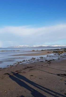Buncrana House | Cosy Cottage- Sleeps 4 Free Parking & Golf Nearby