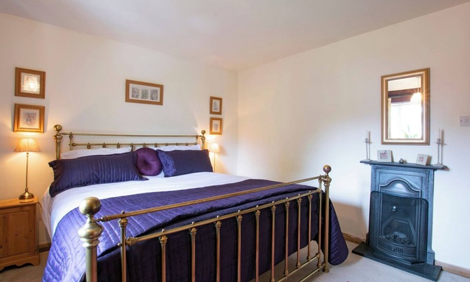 Macclesfield House | Cosy Cottage Style House in Quiet Area of Cheshire, England