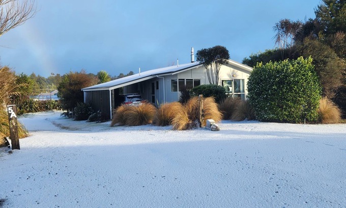 National Park Village House | Cosy cottage with fantastic views of Ruapehu