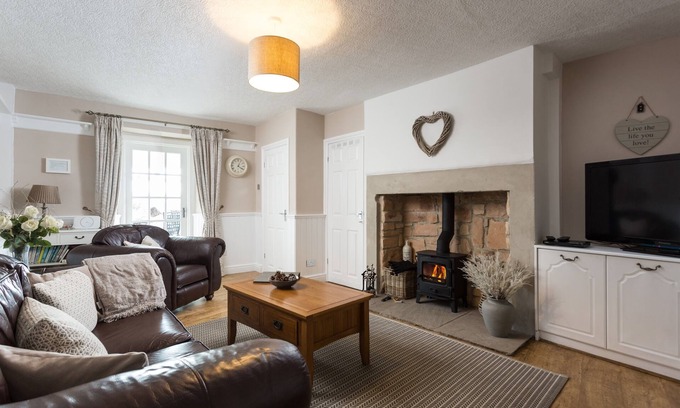 Glanton Cottage | Cosy cottage with delightful private garden and summerhouse.