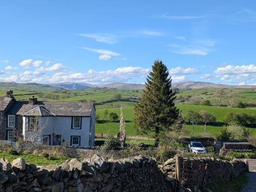 Kendal House | Cosy country cottage with log fireplace and views