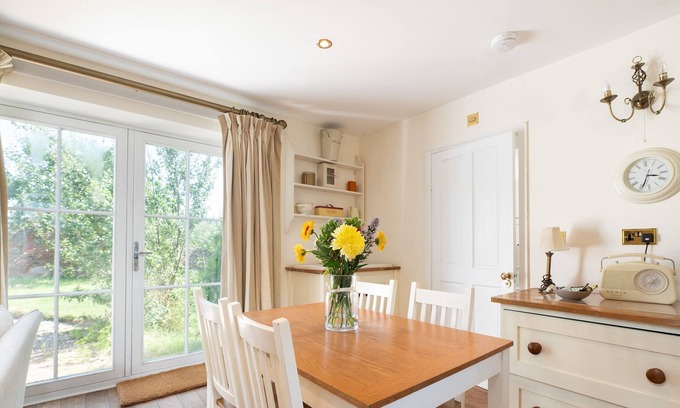 Watlington House | Cosy Countryside Annexe I Pass The Keys