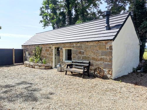 Newry House | Cosy Couples Retreat at THE COOP with Hot Tub