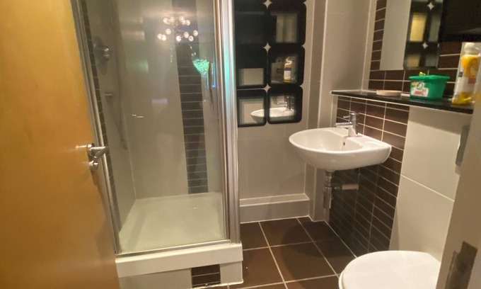 Park Royal Apartment | Cosy Double room - Central Line Central Line directly to Oxford Circus