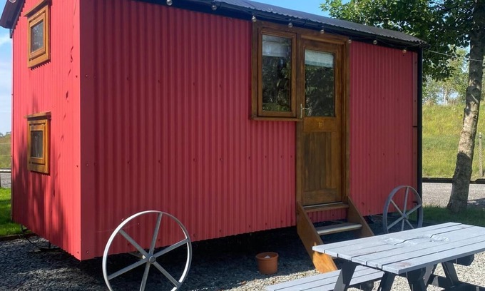 Higher Walton Cabin | Cosy en suite shepherd hut on the grounds of Historic building Samlesbury Hall
