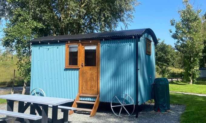 Higher Walton Cabin | Cosy en suite shepherd hut on the grounds of Historic building Samlesbury Hall