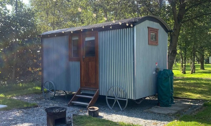 Higher Walton Cabin | Cosy en suite shepherd hut on the grounds of Historic building Samlesbury Hall