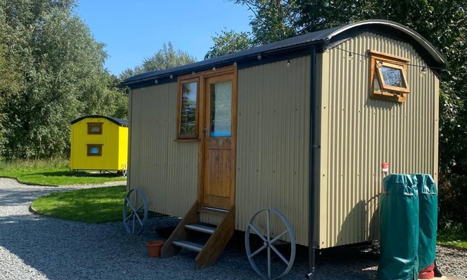 Higher Walton Cabin | Cosy en suite shepherd hut on the grounds of Historic building Samlesbury Hall