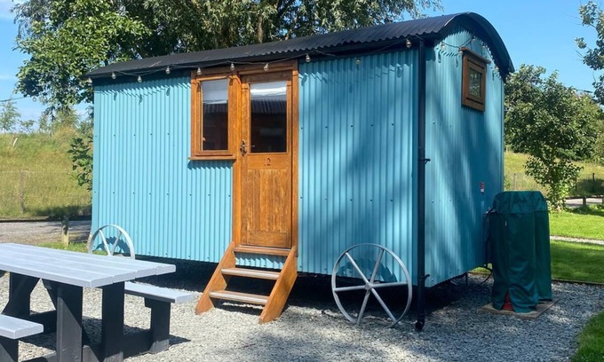 Higher Walton Cabin | Cosy en suite shepherd hut on the grounds of Historic building Samlesbury Hall