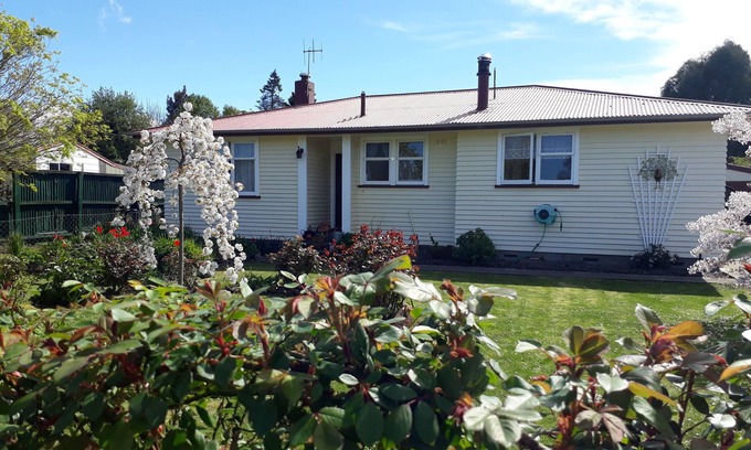 Cheviot Cottage | Cosy Family Cottage, within the Cheviot Township