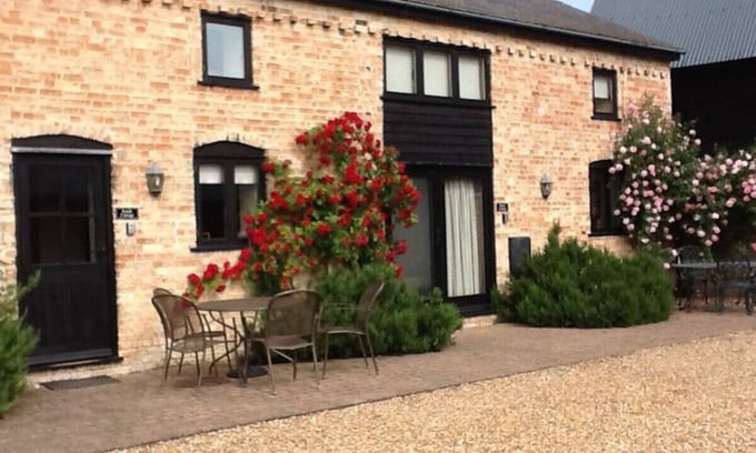 Cambridge Cottage | Cosy farm cottage in charming peaceful village