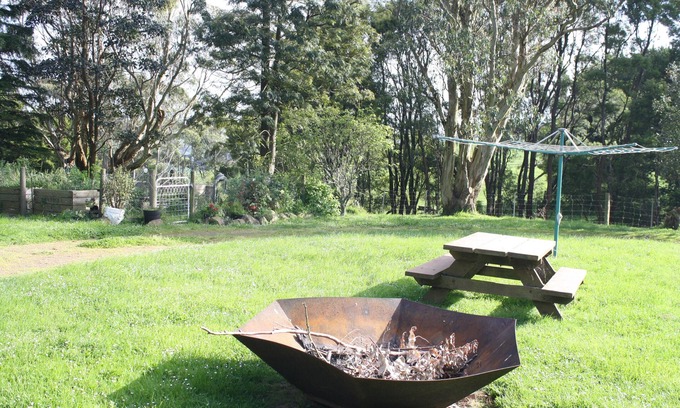 Foster Other | Cosy farmhouse amongst rolling hills only 30 minutes to beach and Wilsons' Prom