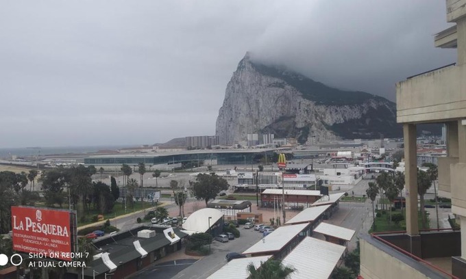 La Linea de la Concepcion Apartment | Cosy flat for comfy stay - Gib Rock View 3