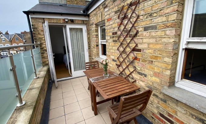 Haringey Apartment | COSY FLAT 2 BED AND 2 BATH, 5 MIN FROM TRAIN STATION