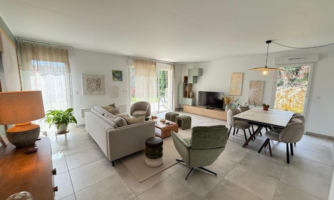 Valbonne Apartment | Cosy flat - Garden - Swimming pool