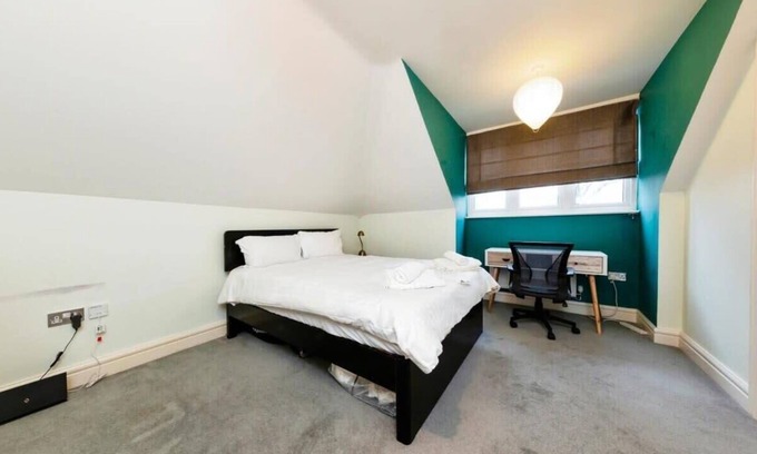 Waddon Apartment | Cosy Flat Retreat in South Croydon