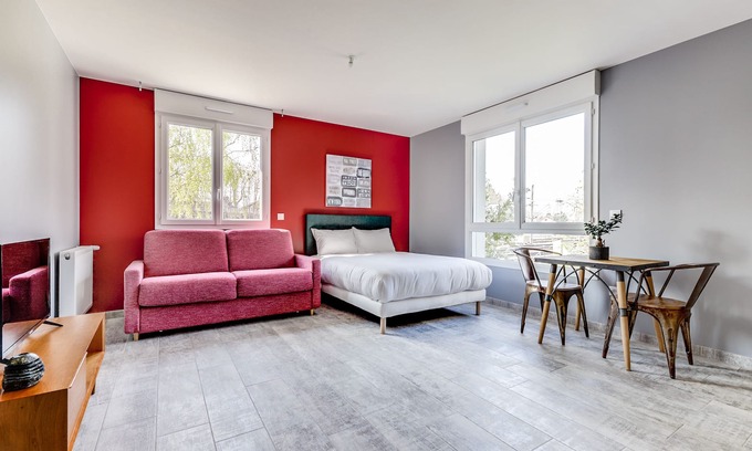 Aulnay-sous-Bois Apartment | Cosy, fully-equipped studio near Paris and CDG