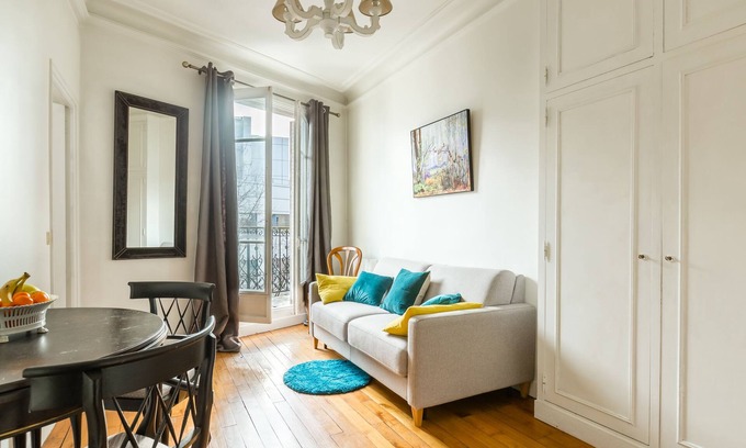 20th Arrondissement Apartment | Cosy Gambetta, by Veeve