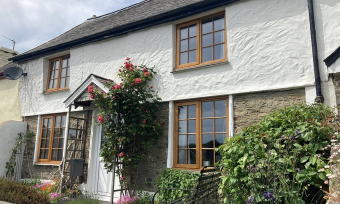 Georgeham House | Cosy Georgeham Cottage