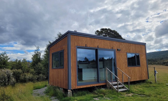 St. Arnaud Cottage | Cosy getaway in the forest - views and birdsong galore