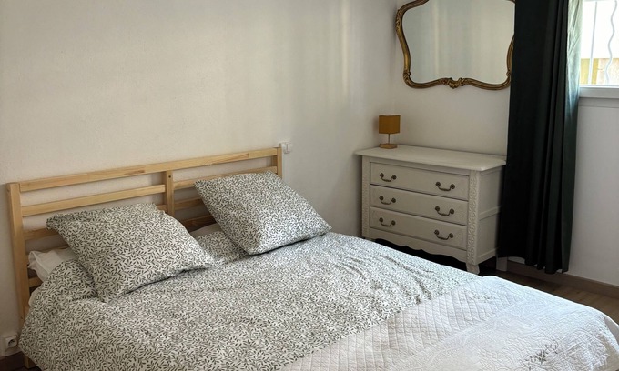 Meschers-sur-Gironde Apartment | COSY GITE in a quiet location 800m from La plage des Nonnes, close to shops