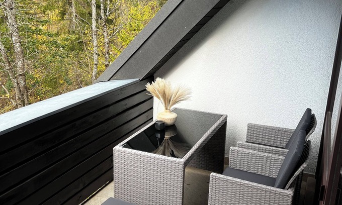 Gozd Martuljek Apartment | Cosy Golden Hour apartment. Pet-friendly! 10min walk to center of Kranjska Gora!