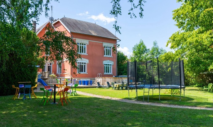 Jagée House | Cosy group gîte with swimming pool