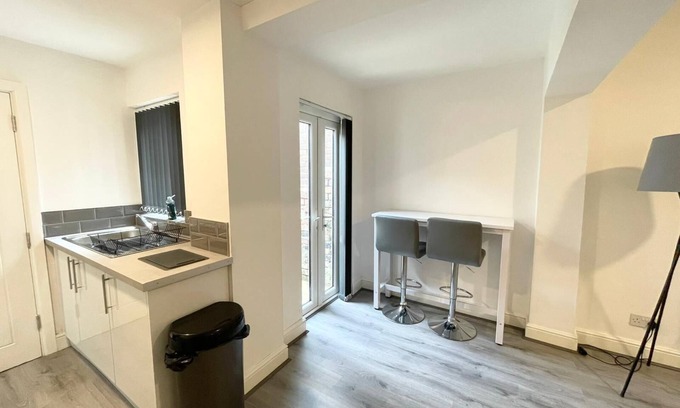 Birkenhead House | Cosy Group house in Birkenhead