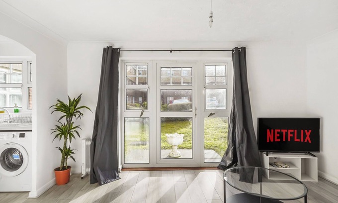 Luton Apartment | Cosy Guest Friendly Luton Town Centre Apartment