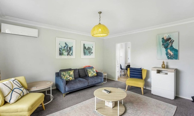 Sandringham Apartment | Cosy Haven Unit with Garage and Air-con
