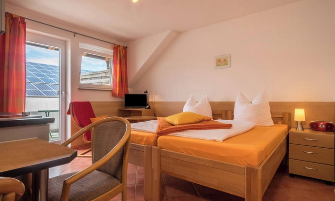 Goppertsweiler Apartment | Cosy Holiday Apartment “Meersburg” on Farm near Lake Constance