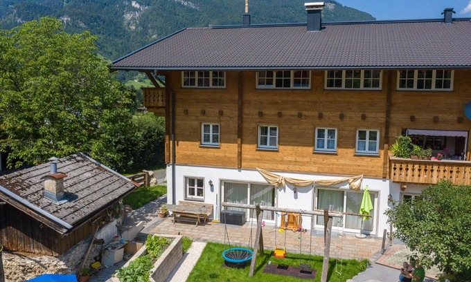 Lofer Apartment | Cosy holiday home with lift near ski lift