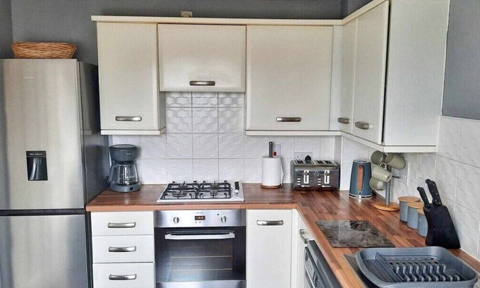 Clearbrook House | Cosy Home close to Derriford Hospital & Marjon Uni