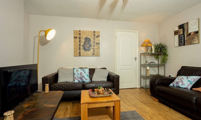 Warwick House | Cosy Home in Central Warwick