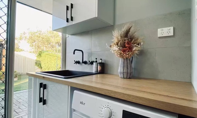 Ashfield House | Cosy Home near SValley & Airport