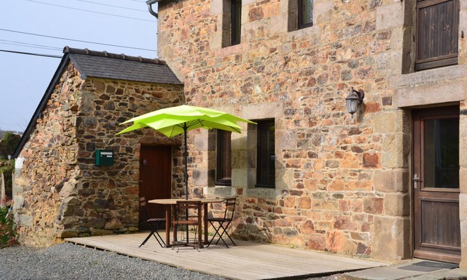 Lannion House | Cosy house with fireplace