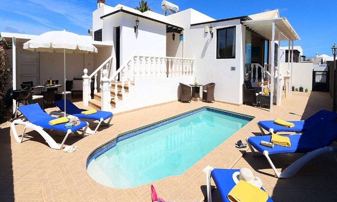 Los Mojones Villa | Cosy Lanzarote Villa | 3 Bedrooms | Heated Pool | Villa Honey