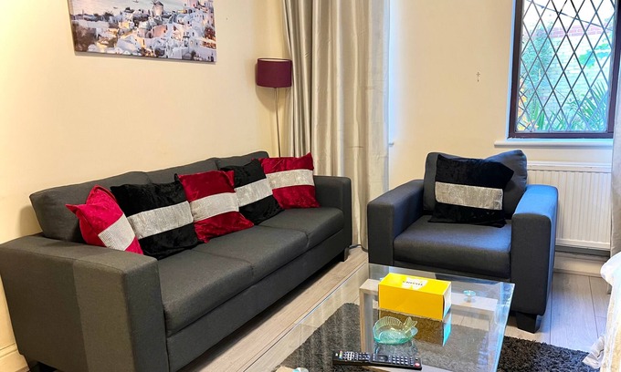 St. Dunstan's House | Cosy London Retreat near Tower Bridge