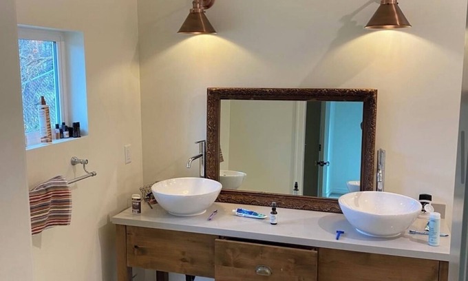 Little Rock Canyon House | Cosy Modern English Farmhouse Spacious 6-Bedroom Home in Charming Provo