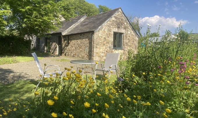 St Teath Apartment | Cosy modern barn annex for two people.