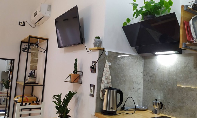 Blloku Apartment | Cosy modern studio in bllok with balcony
