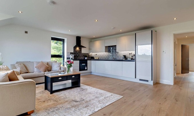 Highfields Caldecote Apartment | Cosy Nook Six - Three Bedroom Apartment, Sleeps 6