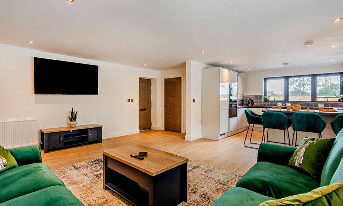 Highfields Caldecote Apartment | Cosy Nook Three - Three Bedroom Apartment, Sleeps 6
