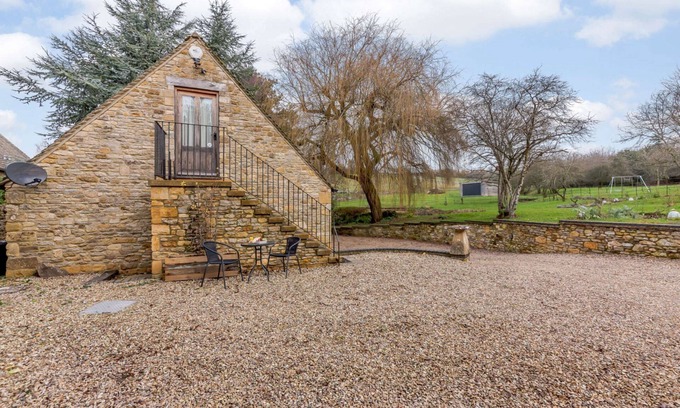 Little Rissington Cottage | Cosy one bedroom dog friendly holiday home in the Cotswolds - The Nest at Robins Roost