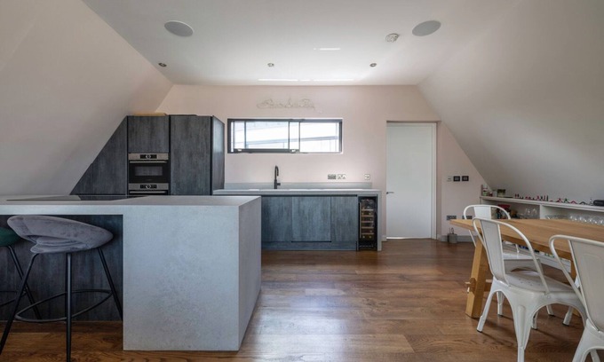 Kentish Town Apartment | Cosy Penthouse in North London. Private king size bedroom with luxury bathroom.