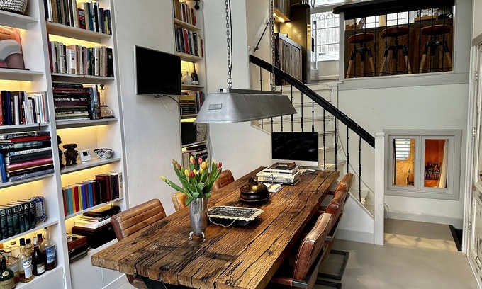 Jordaan Bed & Breakfast | Cosy private apartment in the heart of Jordaan district
